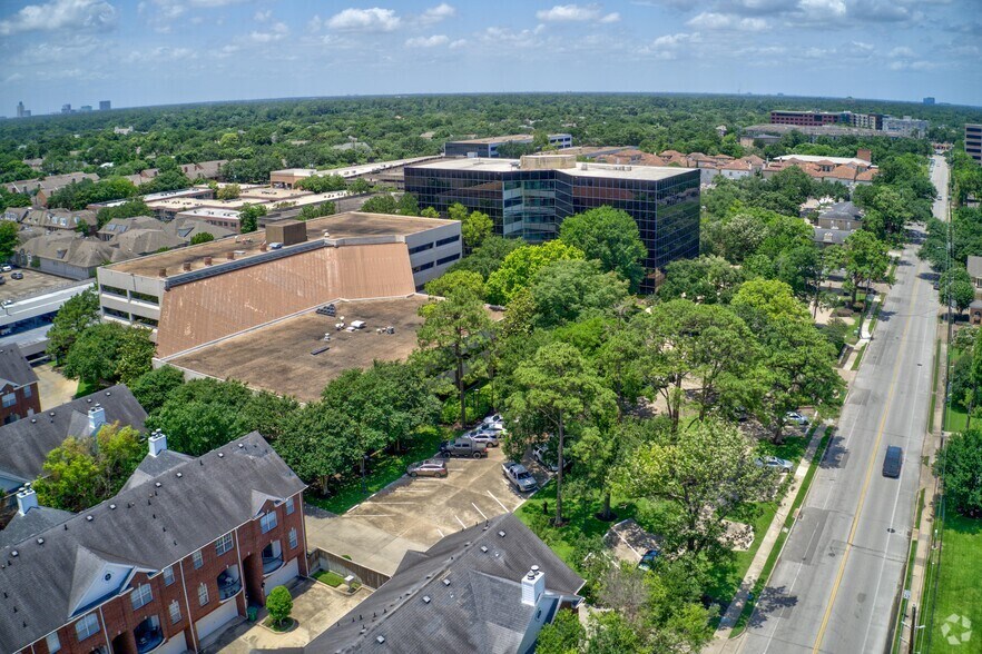 More Photos Of 800 Bering Dr, Houston Office For Lease