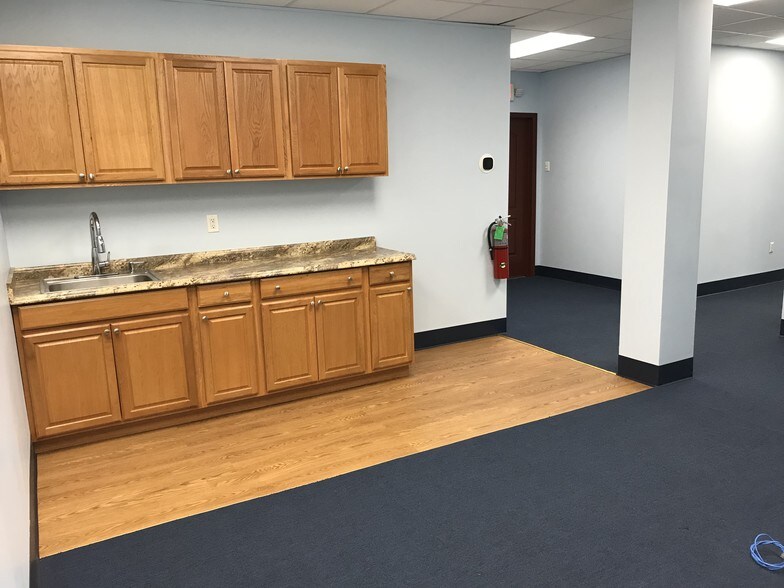 More Photos Of 535 S Broadway, Hicksville Office For Lease