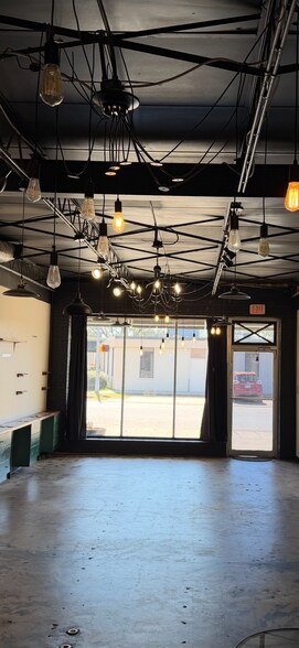 More Photos Of 1007-1009 E Saint Mary Blvd, Lafayette, Ln, Lafayette Storefront For Lease