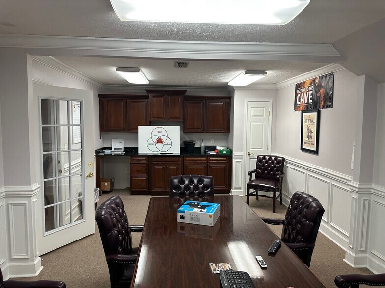 More Photos Of 4800 Woodlane Cir, Tallahassee Warehouse For Lease