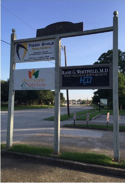 More Photos Of 429 E Airport, Baton Rouge Office For Sale