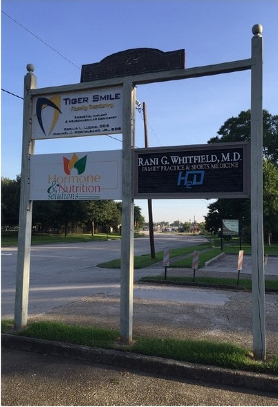 More Photos Of 429 E Airport, Baton Rouge Office For Sale