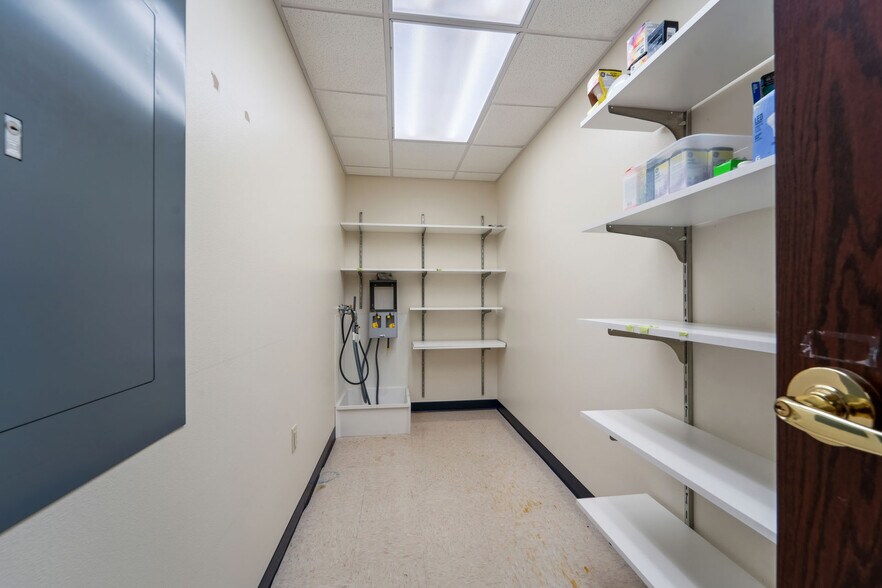 More Photos Of 790 Eastgate Dr, Ripon Medical For Sale