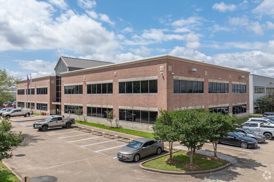 Primary Photo Of 900 Georgia Ave, Deer Park Office For Lease