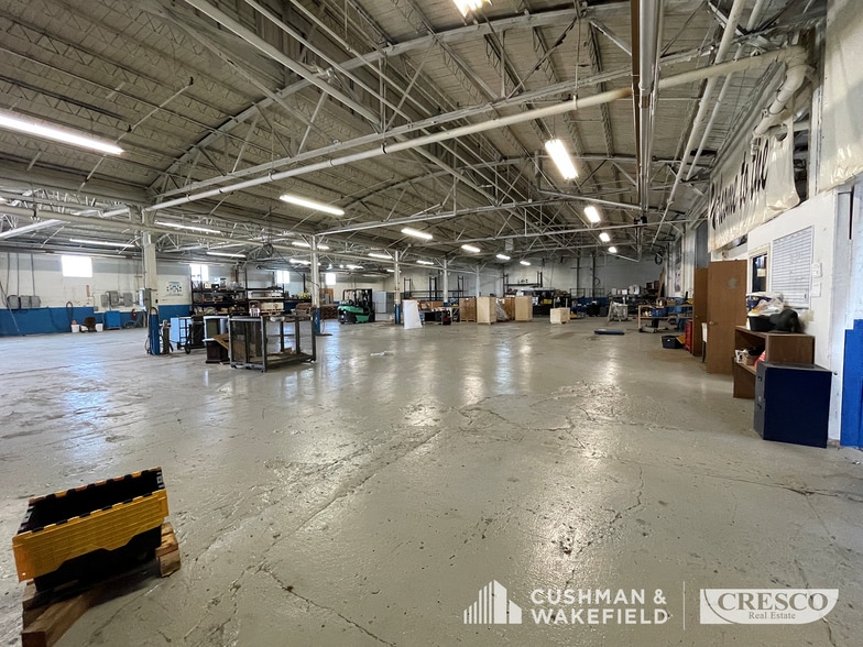 More Photos Of 5446-5454 Dunham Rd, Maple Heights Manufacturing For Lease