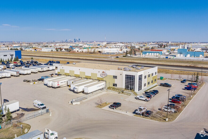 More Photos Of 4700 & 4702 102 Av SE, Calgary Distribution For Lease