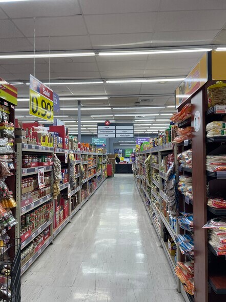 More Photos Of 661 E Hathaway Ave, Bronson Supermarket For Sale