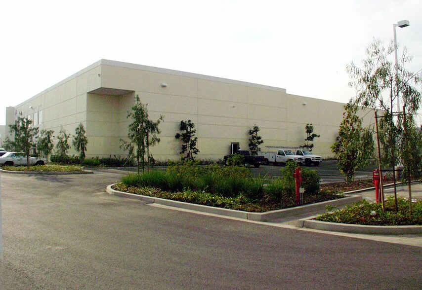 More Photos Of 2705 Media Center Dr, Los Angeles Warehouse For Lease