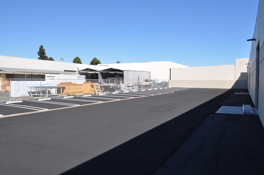 More Photos Of 15652 Chemical Ln, Huntington Beach Warehouse For Sale