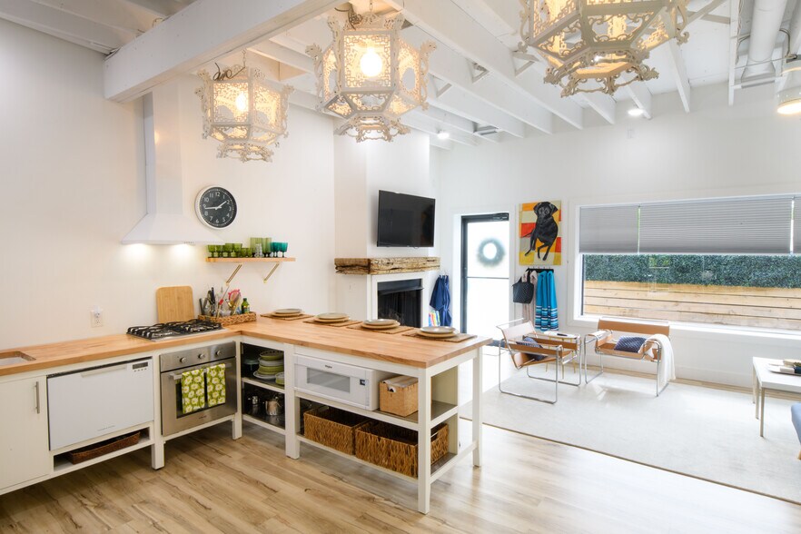 More Photos Of 13662 Red Arrow Hwy, Harbert Hotel For Sale