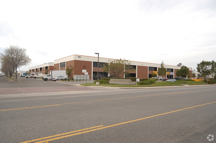 More Photos Of 1657 Pacific Ave, Oxnard Warehouse For Lease