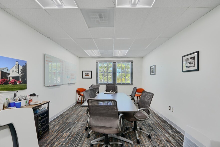 More Photos Of 11 Center Pl, Dundalk Office For Sale