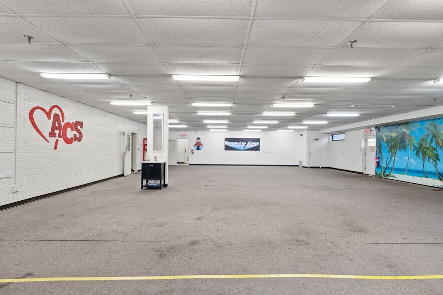 More Photos Of 1075 National Pky, Mansfield Office For Sale