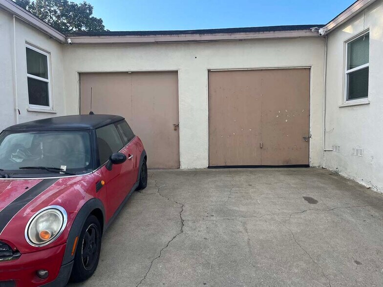 More Photos Of 1068 McDonald Ave, Wilmington Multifamily For Sale