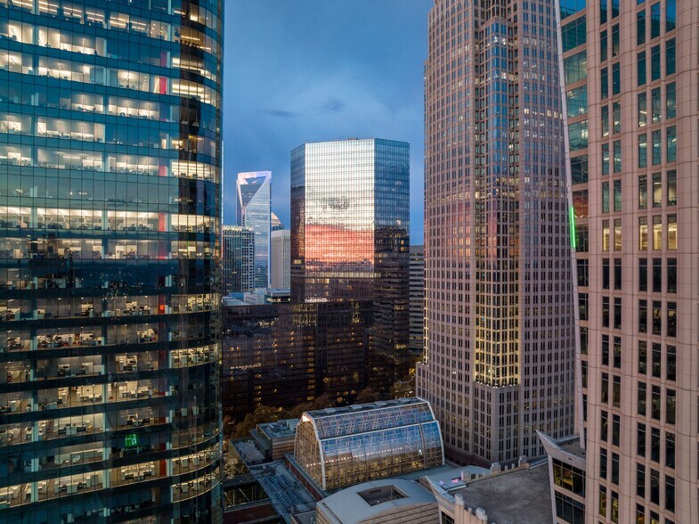 More Photos Of 101 S Tryon St, Charlotte Office Residential For Lease