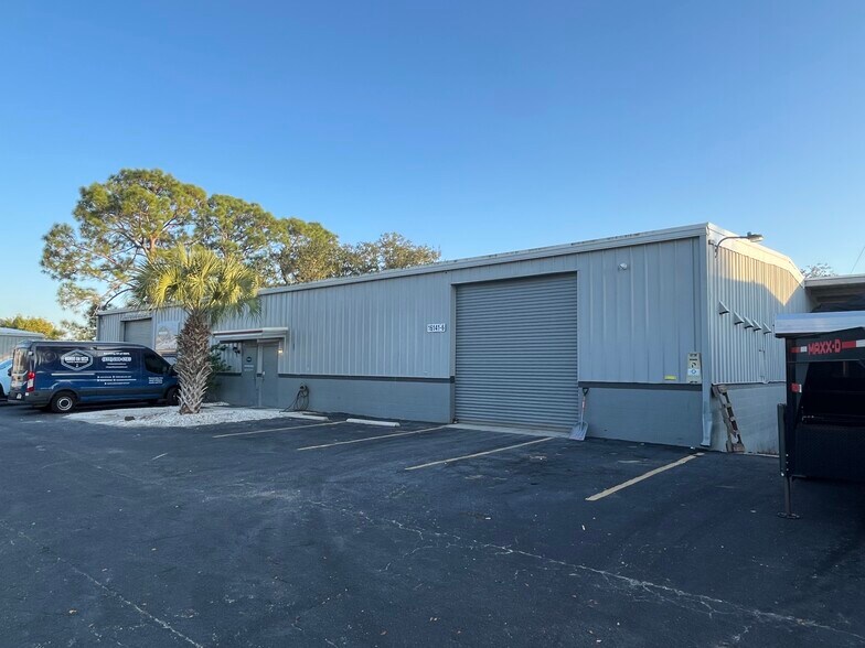 More Photos Of 16121 Pine Ridge Rd, Fort Myers Warehouse For Lease