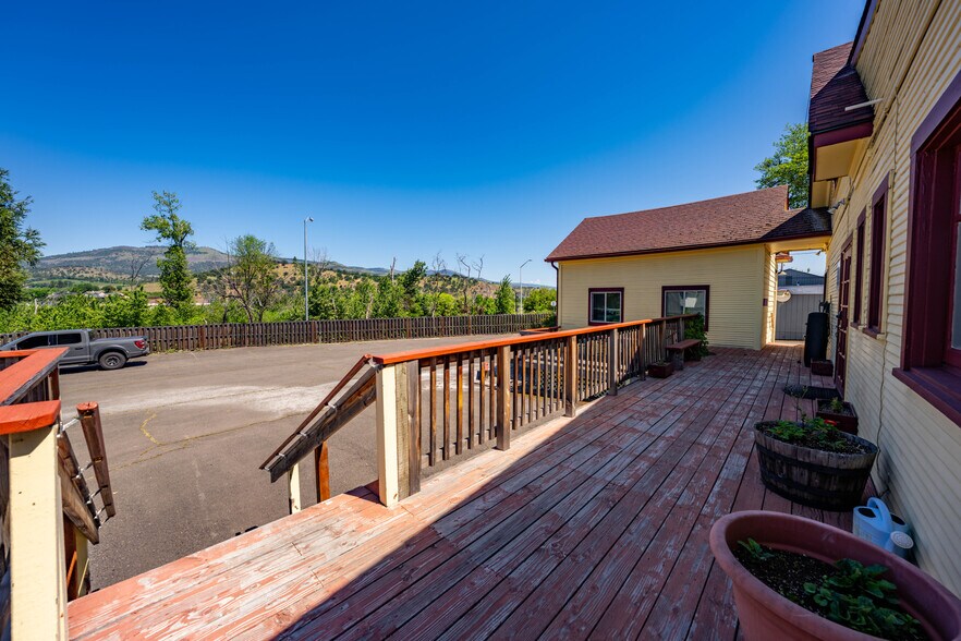 More Photos Of 143 S Main St, Phoenix Office For Sale