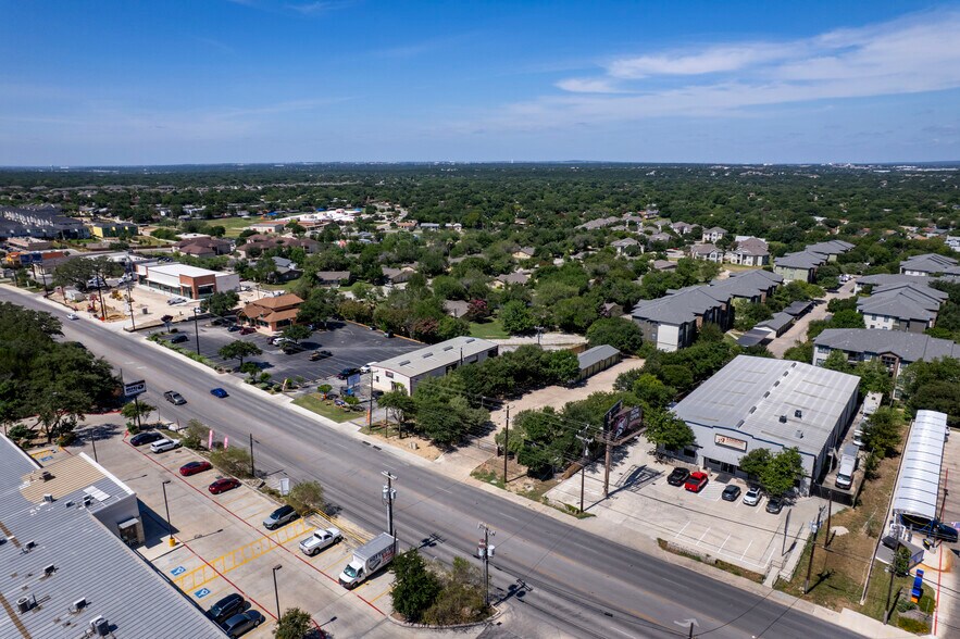 More Photos Of 6568 Babcock Rd, San Antonio Flex For Lease