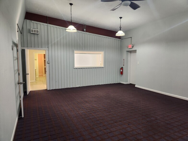 More Photos Of 17610 Hufsmith Kohrville Rd, Tomball Industrial For Lease