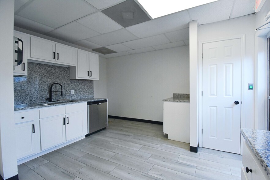 More Photos Of 833 Old Highway 45, Saltillo Freestanding For Lease