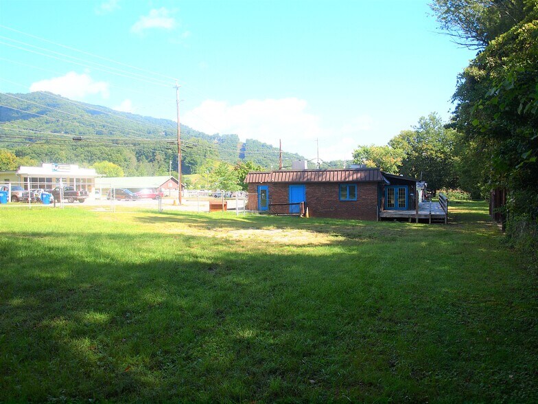 More Photos Of 1521 Sulphur Springs Rd, Waynesville Office For Sale