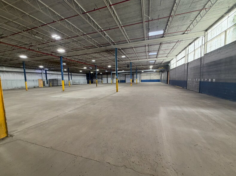 More Photos Of 3413 Eastern Ave SE, Grand Rapids Warehouse For Lease