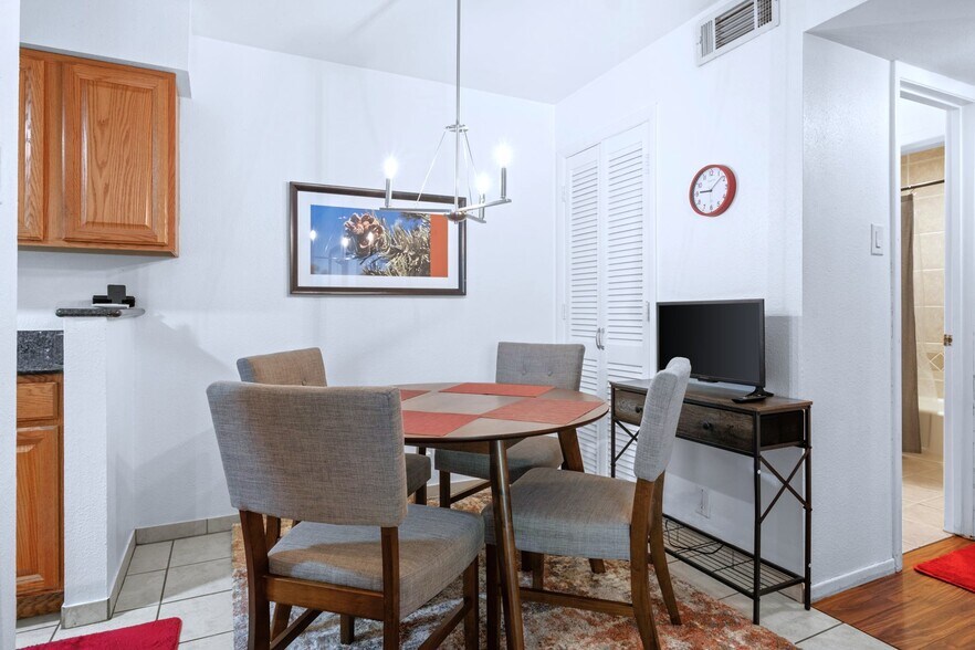 More Photos Of 1601 Pennsylvania St NE, Albuquerque Apartments For Sale