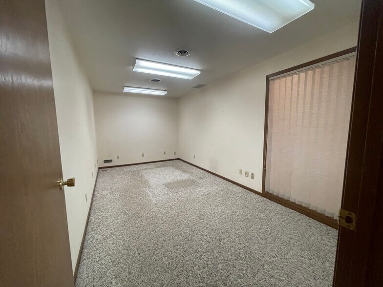 More Photos Of 409 Driftwood St, Correctionville Office Residential For Lease