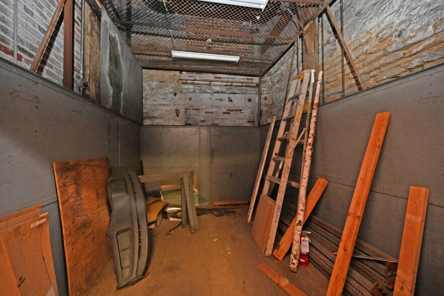 More Photos Of 2025 Dunlap St, Cincinnati Light Manufacturing For Sale