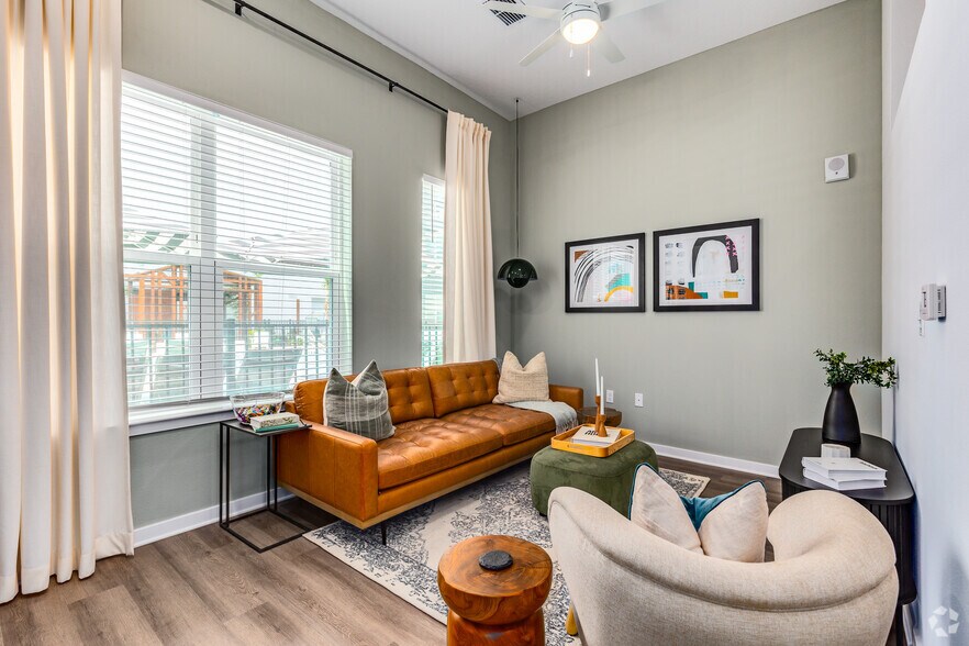 More Photos Of 1647 E Colonial Dr, Orlando Apartments For Sale