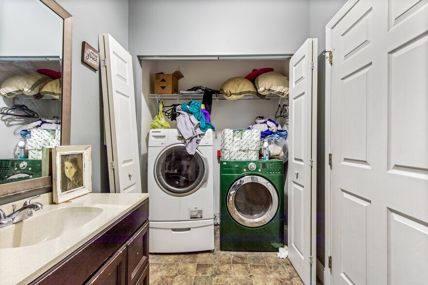 More Photos Of 516-522 Benham St, Bonne Terre Office For Lease