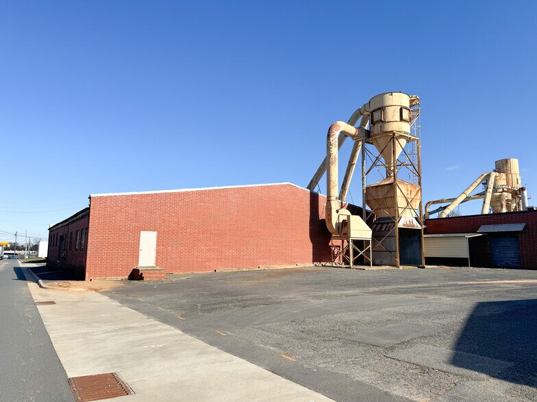 More Photos Of 120 11th St NW, Hickory Warehouse For Sale