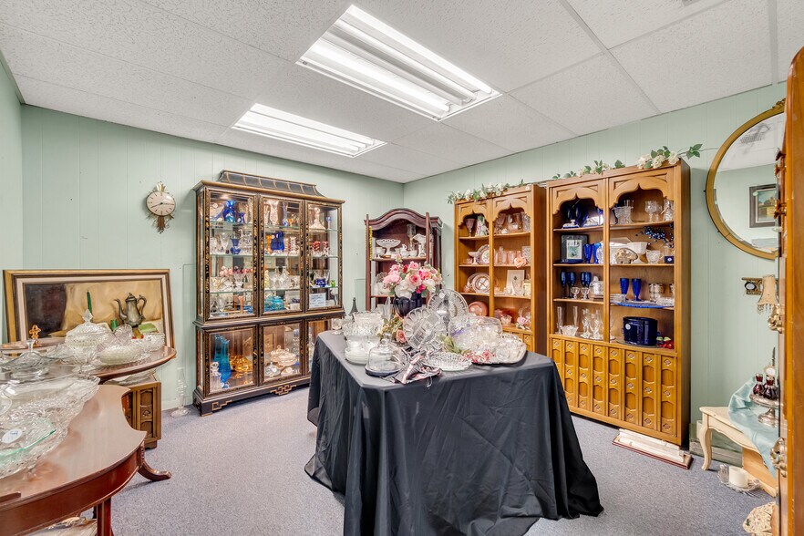 More Photos Of 112 N Orange St, Fredericksburg Storefront Retail Office For Sale