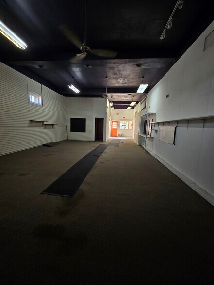 More Photos Of 75 Manitoba St, Bracebridge General Retail For Sale