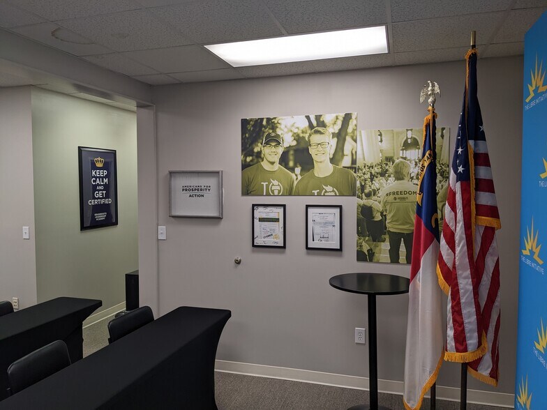 More Photos Of 249 Williamson Rd, Mooresville Medical For Lease