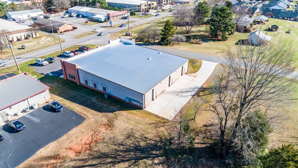 More Photos Of 3951 Wexford Ln, Denver Showroom For Lease