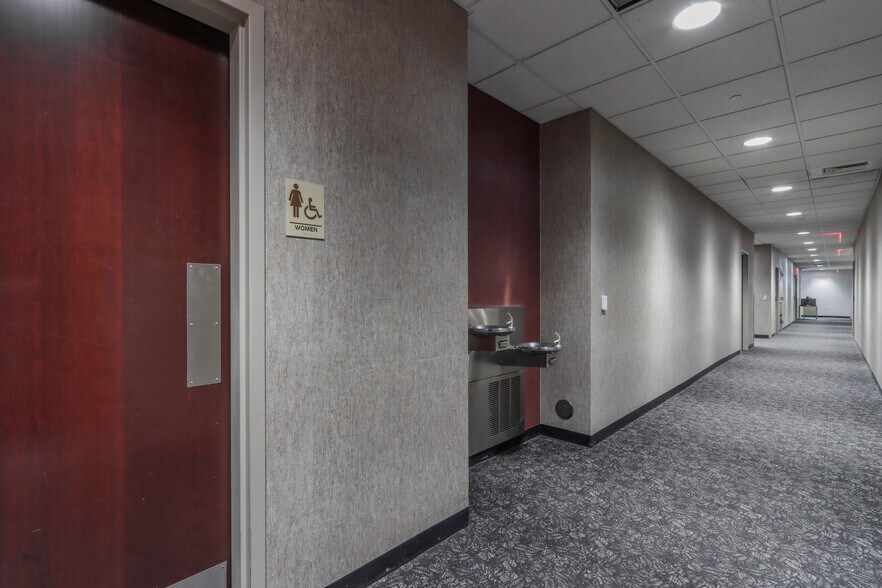 More Photos Of 11 Scott St, Wausau Office For Lease