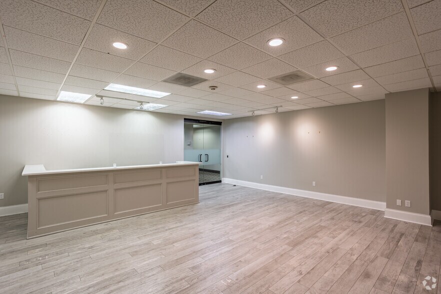 More Photos Of 3100 Broadway St, Kansas City Office For Sale