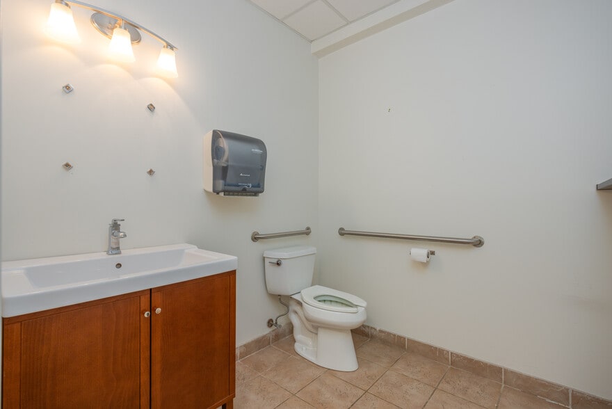 More Photos Of 516 NY-303, Orangeburg Medical For Lease