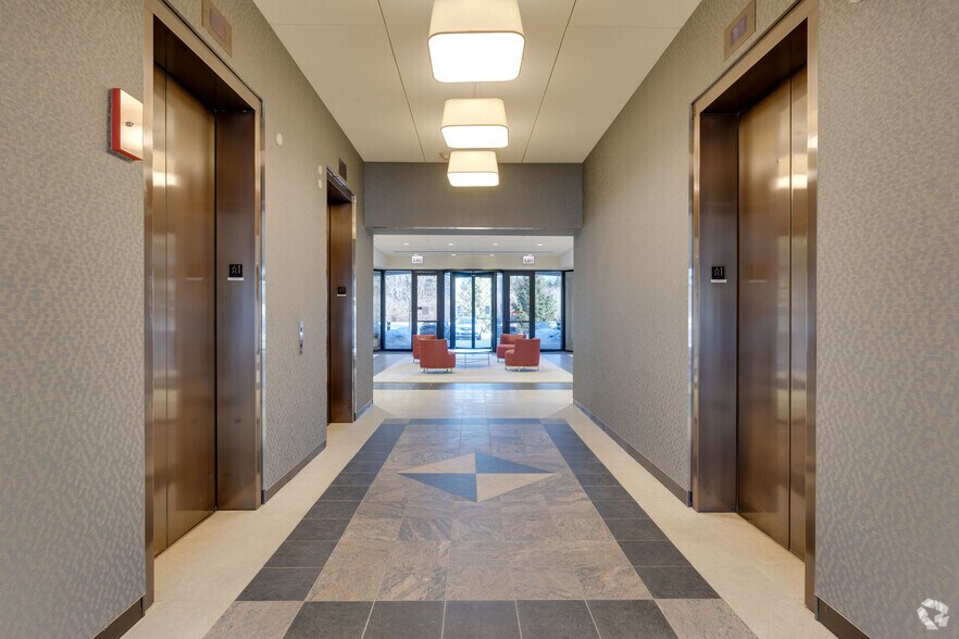 More Photos Of 750 Warrenville Rd, Lisle Office For Lease