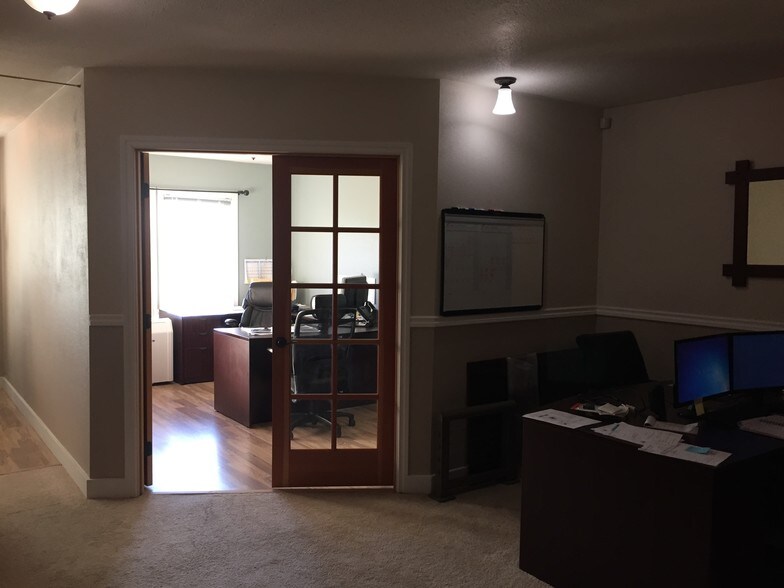 More Photos Of 109 Main St, Edmonds General Retail For Sale