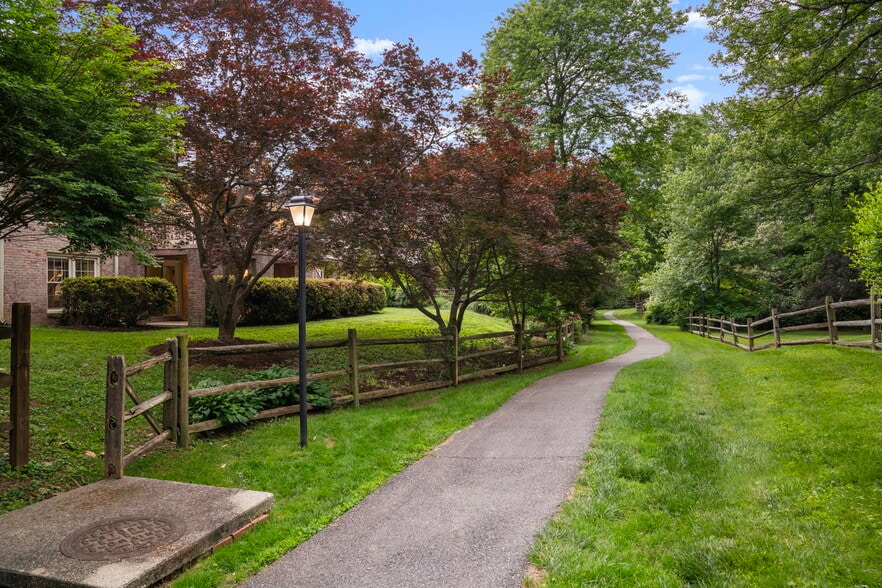 More Photos Of 9725 Lookout Pl, Gaithersburg Healthcare For Sale
