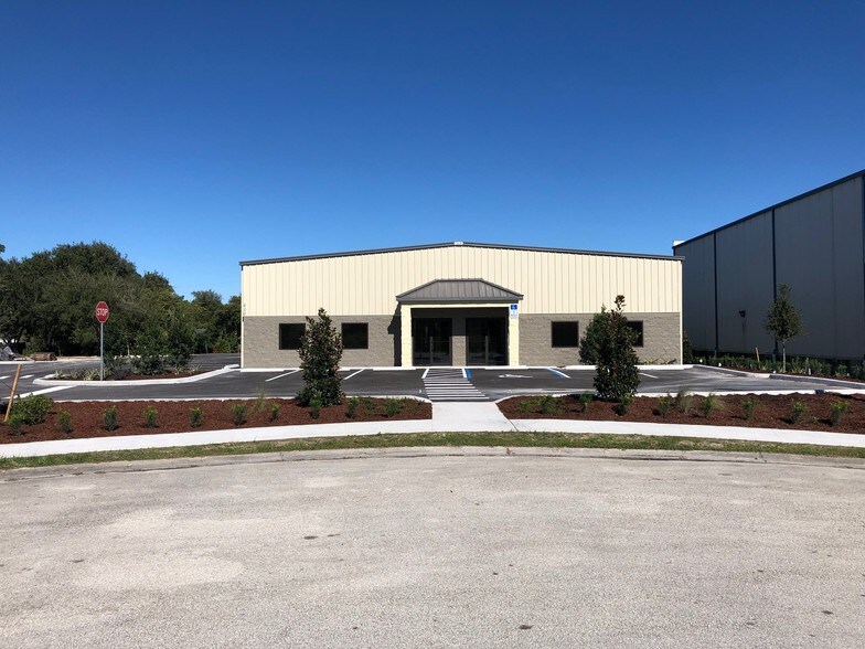 More Photos Of 400 Gordon St, Sanford Flex For Lease