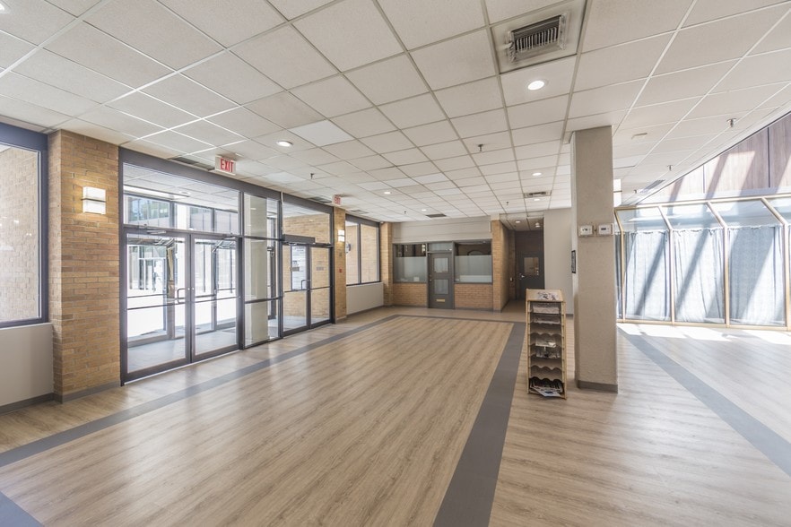 More Photos Of 379 Dundas St, London Office For Lease