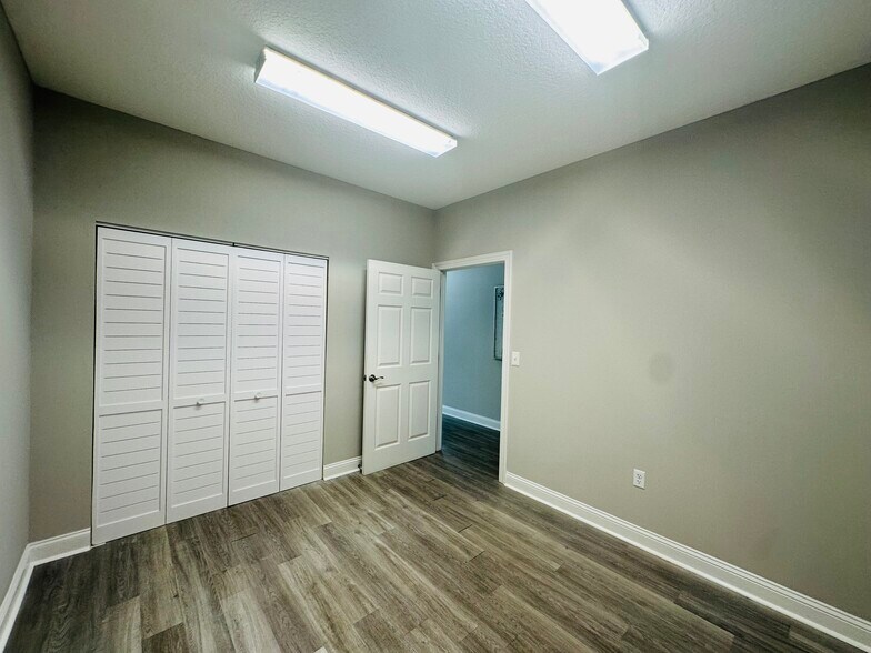More Photos Of 12443 San Jose Blvd, Jacksonville Medical For Lease