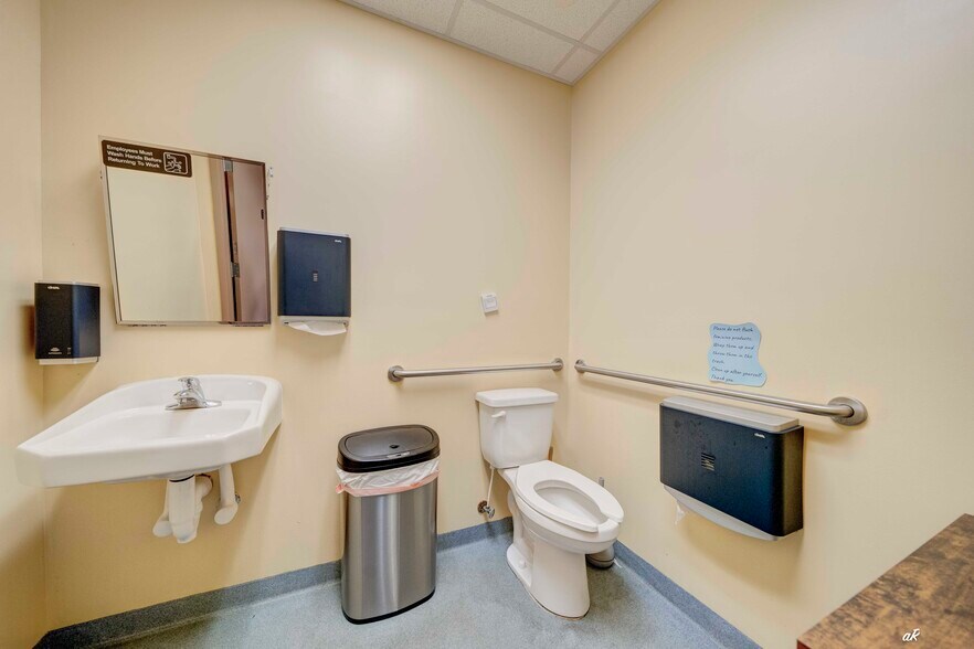 More Photos Of 1712 Beck Ave, Panama City Office For Sale