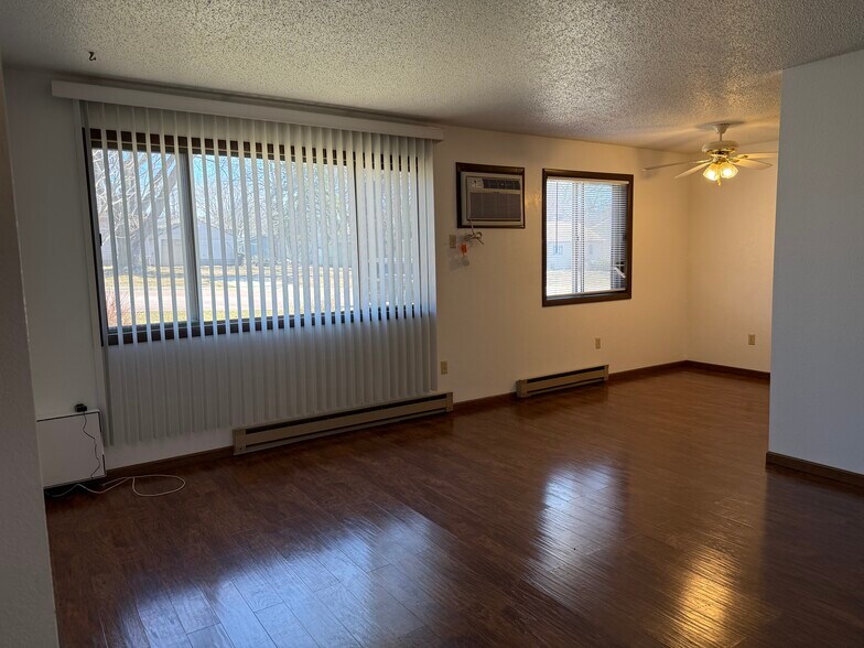 More Photos Of 120-124 E 13th St, Blue Earth Apartments For Sale