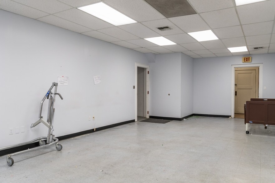 More Photos Of 166-170 Jericho Tpke, Floral Park Loft Creative Space For Lease