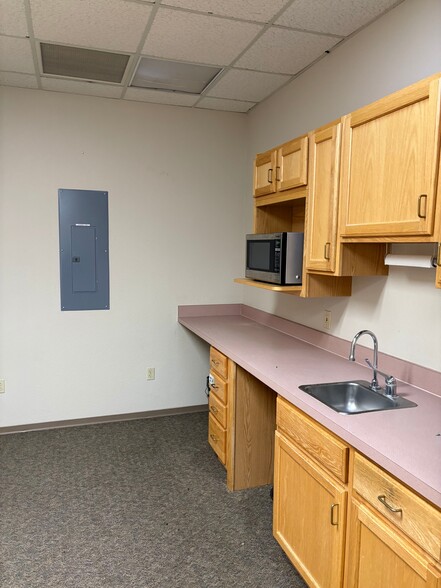More Photos Of 1401 Rudakof Cir, Anchorage Office For Sale