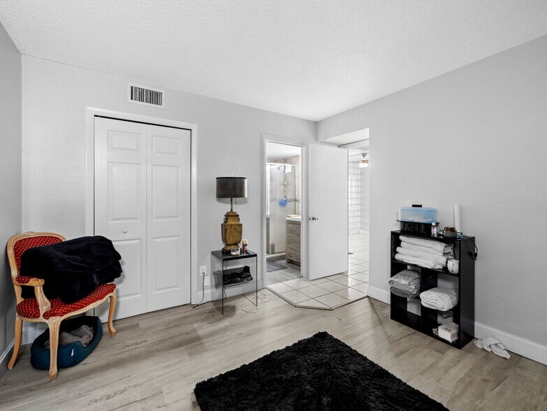 More Photos Of 1000 Stickney Point Rd, Sarasota Multifamily For Sale